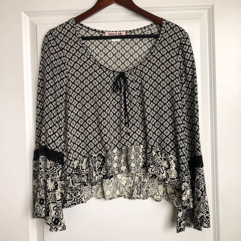 Women’s Bell Sleeve Croo Blouse